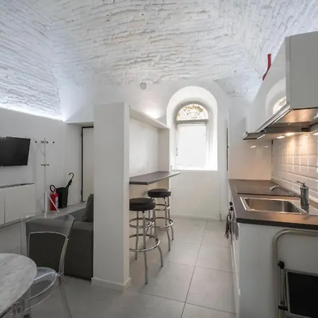 Paloma - Position In Apartment Parma