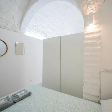 Paloma - Position In Apartment Parma